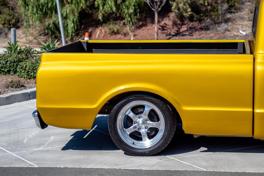 Детали экстерьера Chevrolet C10 Custom 1967 года  (фото 22 из 145)